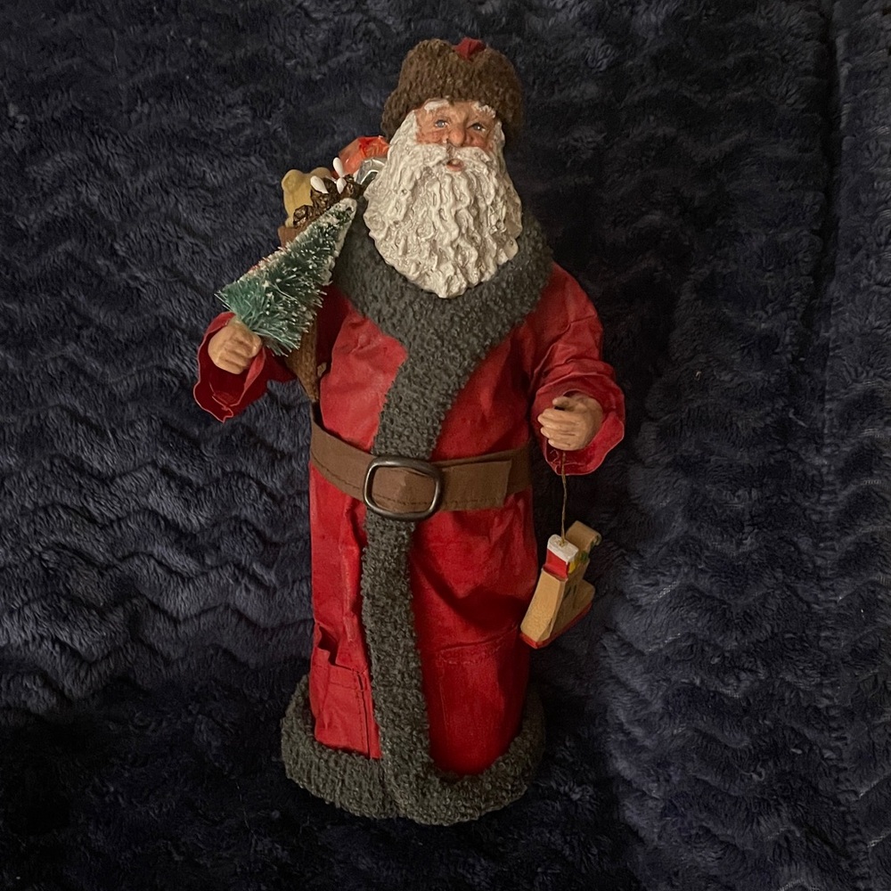 Possible Dreams Clothique Traveler Santa